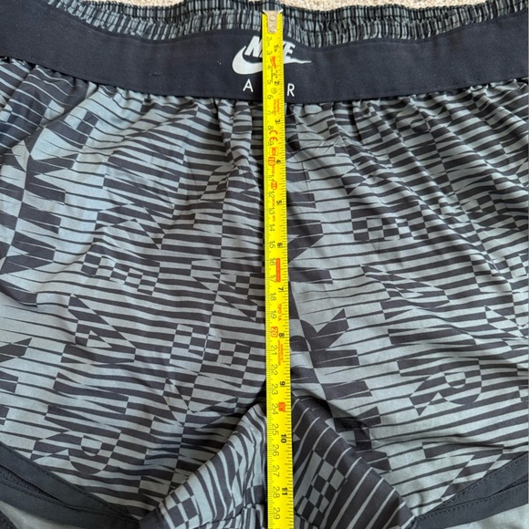 NIKE Air Running Tempo Shorts In Black Print M - Picture 8 of 9